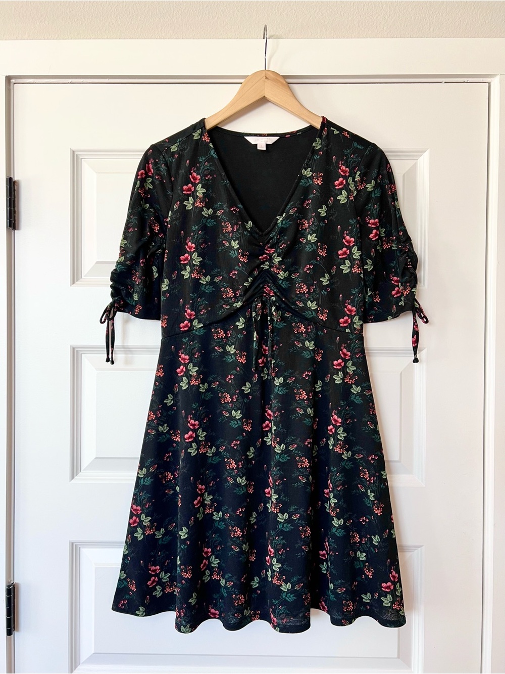 LC Lauren Conrad Floral Fit Flare Dress Small Black Ruched Tie Sleeve V-Neck